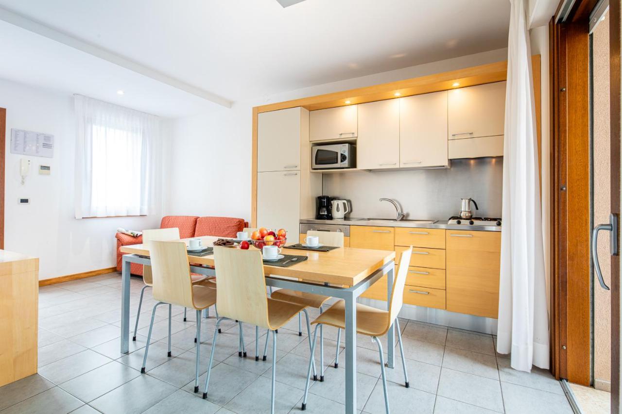 Residence Airone Lignano Sabbiadoro Eksteriør billede