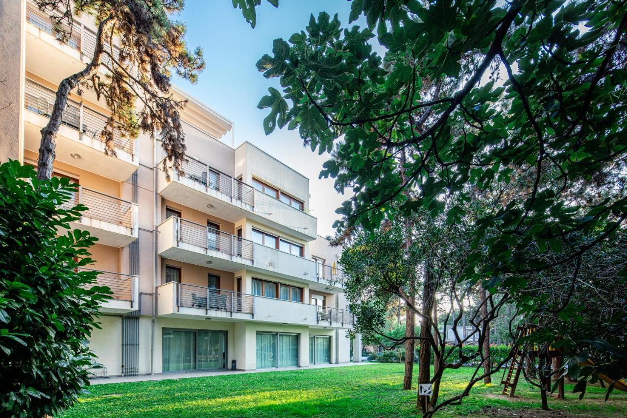 Residence Airone Lignano Sabbiadoro Eksteriør billede