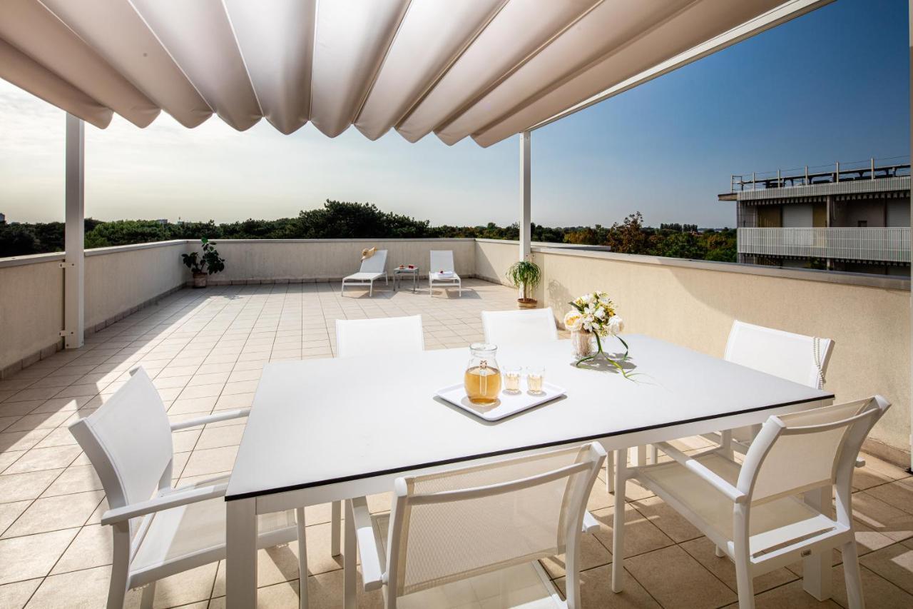 Residence Airone Lignano Sabbiadoro Eksteriør billede