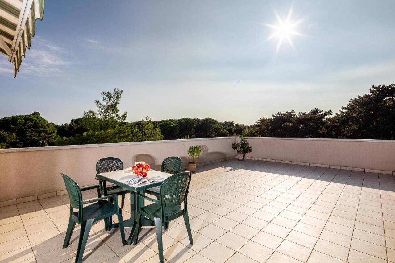 Residence Airone Lignano Sabbiadoro Eksteriør billede