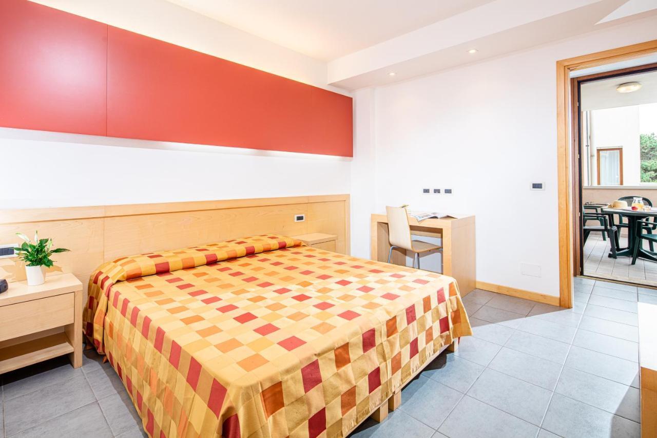 Residence Airone Lignano Sabbiadoro Eksteriør billede