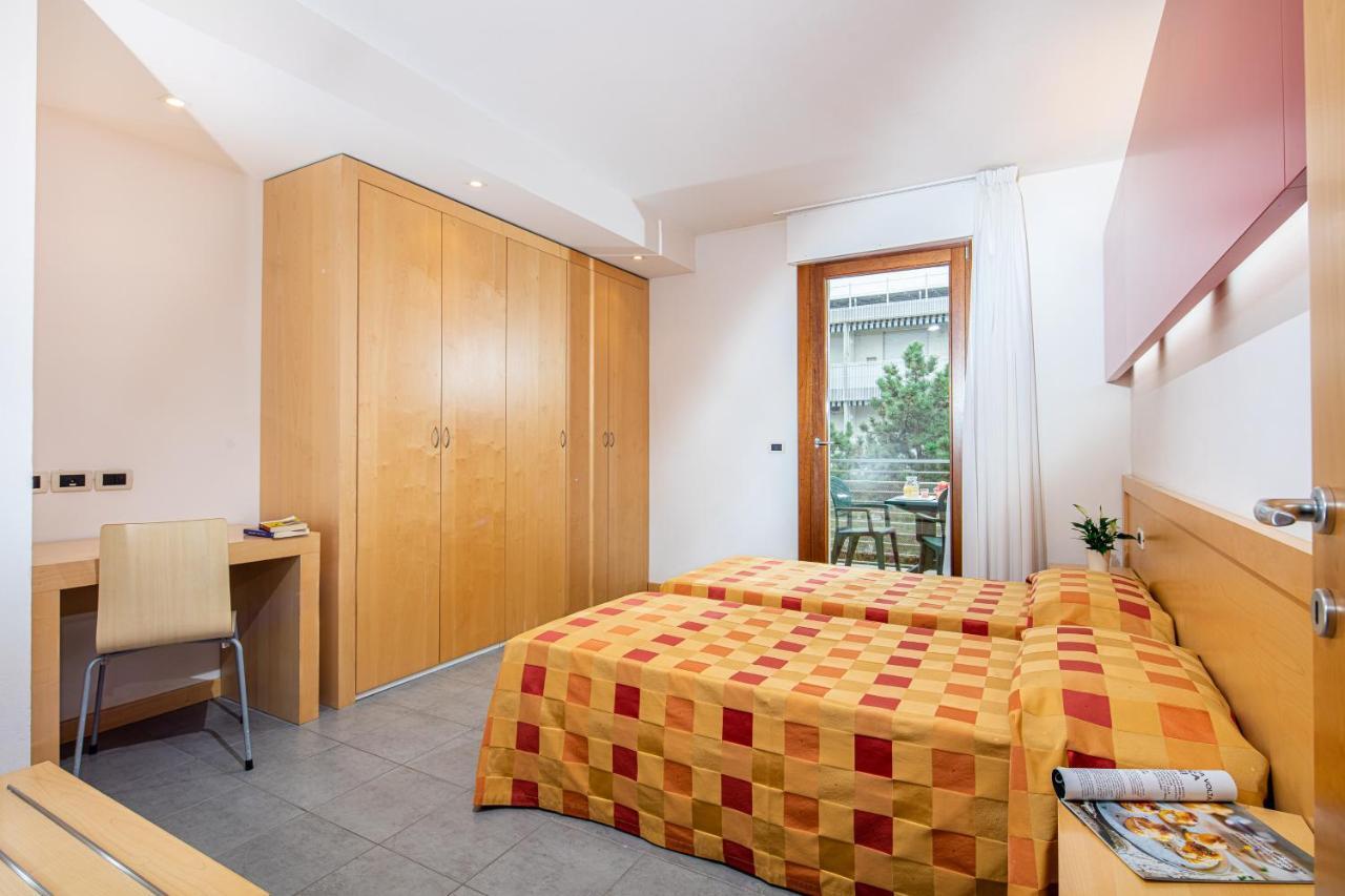Residence Airone Lignano Sabbiadoro Eksteriør billede