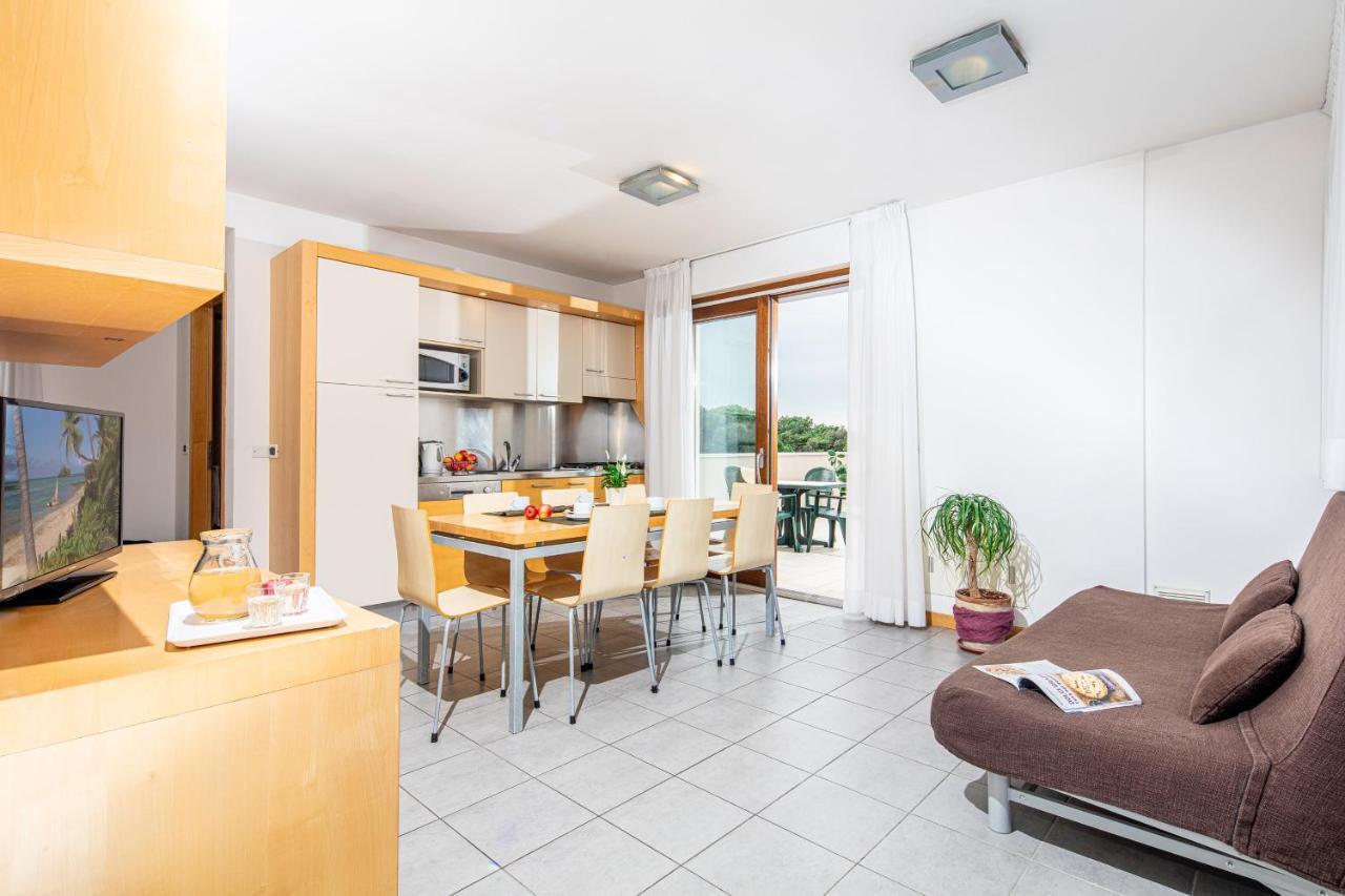 Residence Airone Lignano Sabbiadoro Eksteriør billede