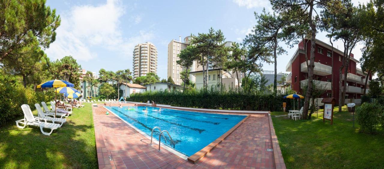 Residence Airone Lignano Sabbiadoro Eksteriør billede
